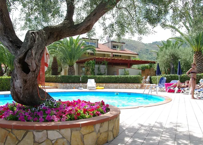 Fontana Barone * تْشيفالو